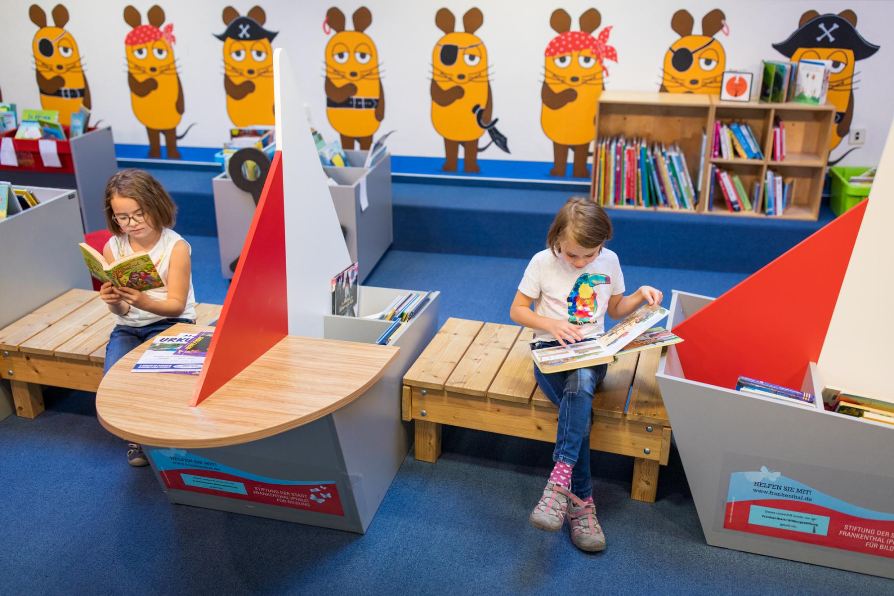 Kinder in der Bibliothek