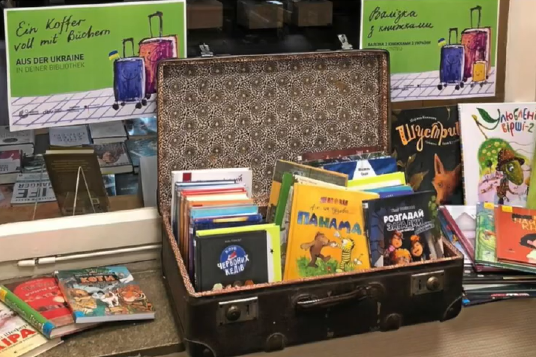 Koffer voll mit ukrainischen Kinderbüchern