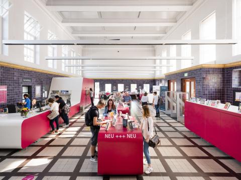 Stadtbibliothek Luckenwalde im alten Bahnhof