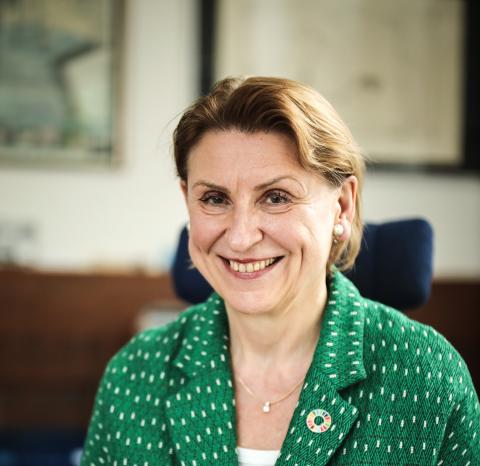 Portrait der IFLA-Präsidentin Barbara Lison