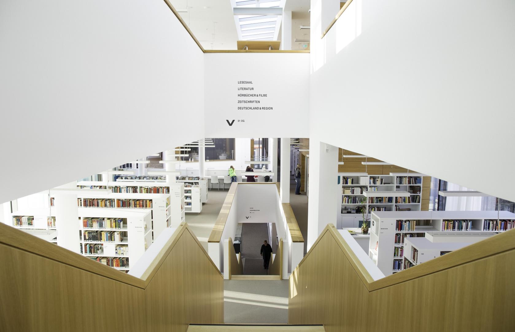 Innenansicht der Stadtbibliothek Nordhausen