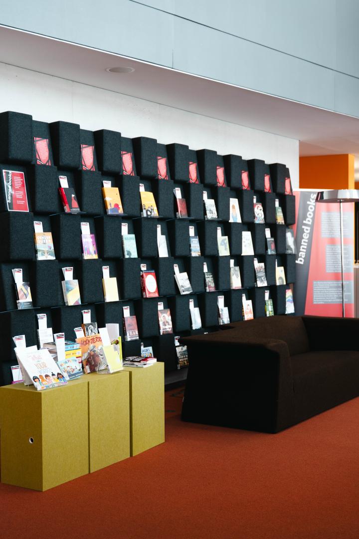 Bücherregal