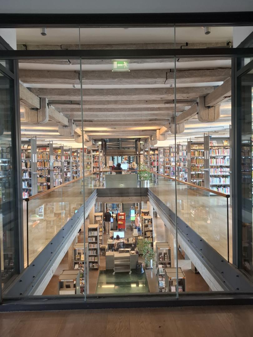 Innenansicht einer Bibliothek