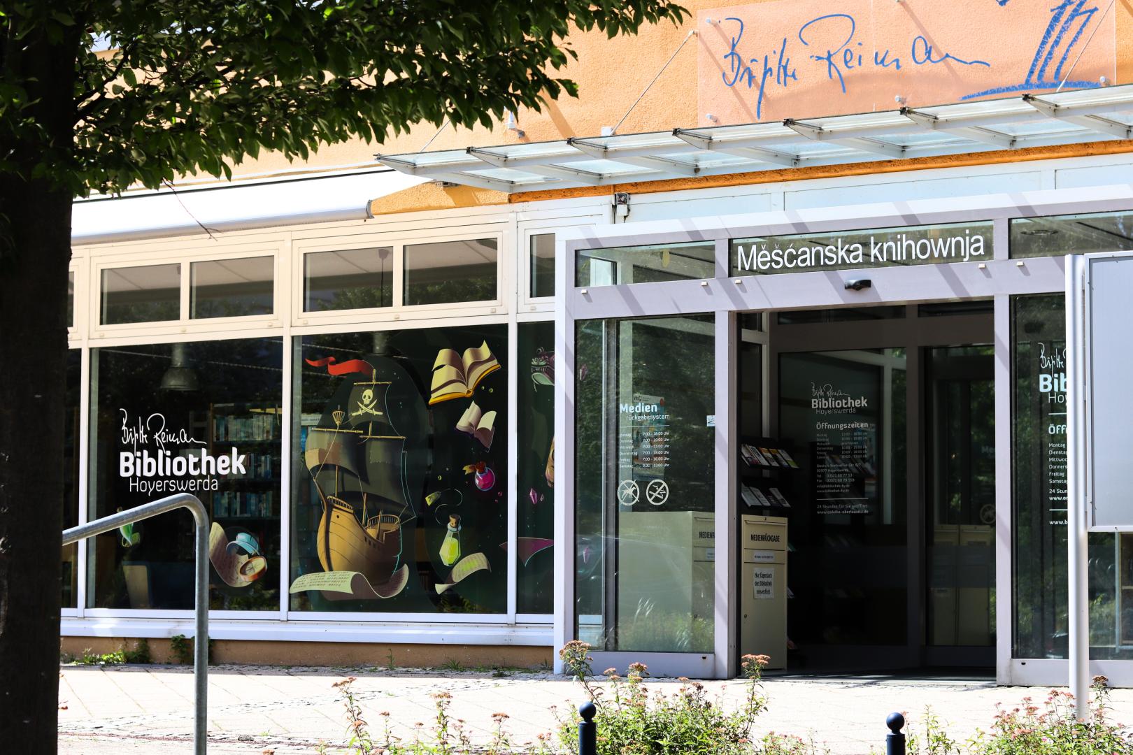 Außenansicht der Stadtbibliothek Hoyerswerda