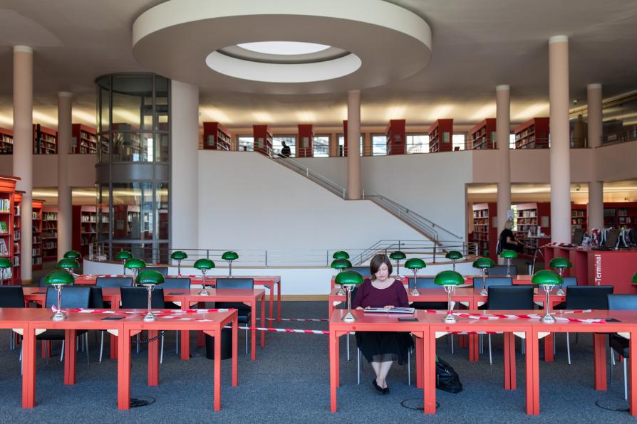 Coronabasperrung in der Stadtbibliothek Pforzheim