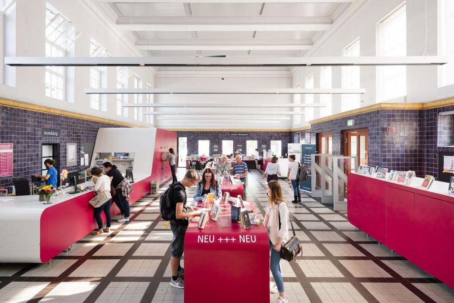 Stadtbibliothek Luckenwalde im alten Bahnhof