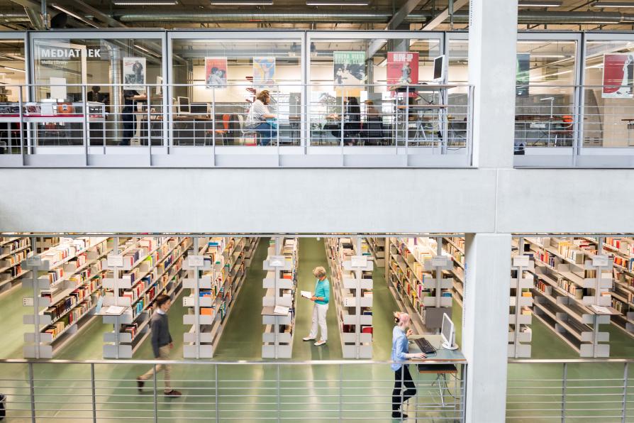 Innenasicht in die Etagen der Unibibliothek de TU Berlin