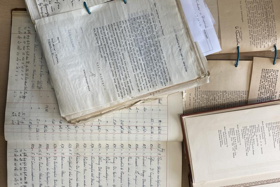 Blick auf Unterlagen zur Provenienzforschung